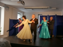 Występ Teatru RETRO podczas uroczystości otwarcia Specjalistycznego Ośrodka Wsparcia  w Puławach (27 września 2019)